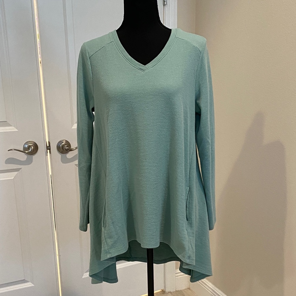 Logo by Lori Goldstein waffled high low mint green top size xs